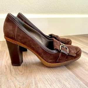 Stuart Weitzman brown suede heels. Size 5M. Excellent condition.